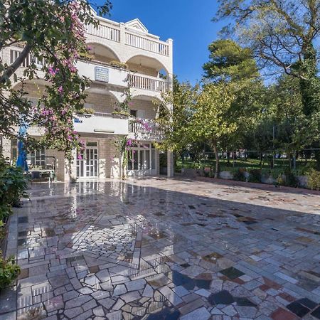 Apartments Dino Kastela Bagian luar foto