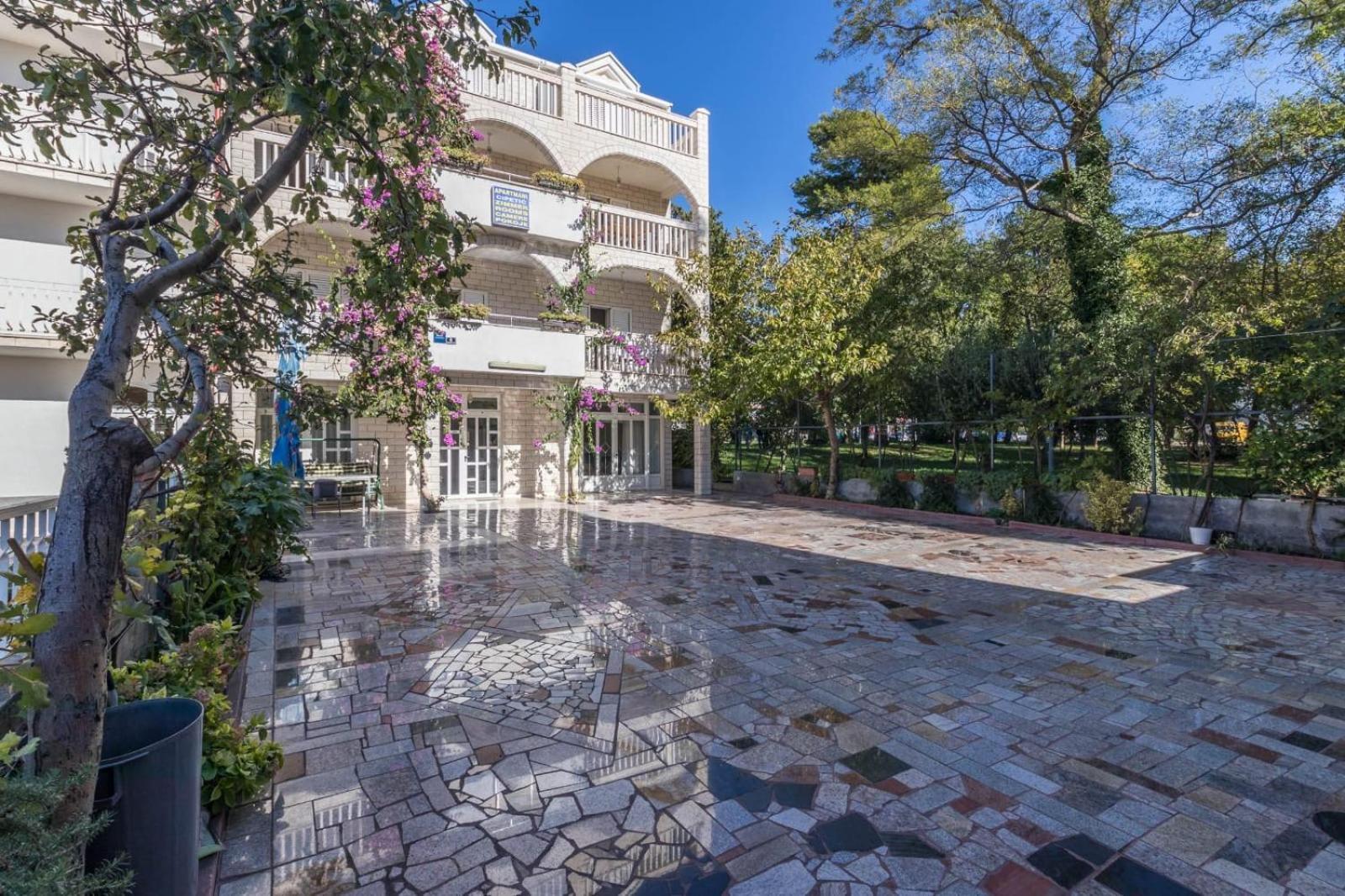 Apartments Dino Kastela Bagian luar foto