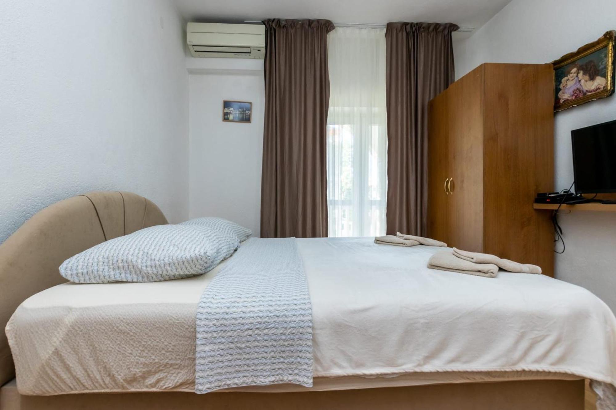 Apartments Dino Kastela Bagian luar foto