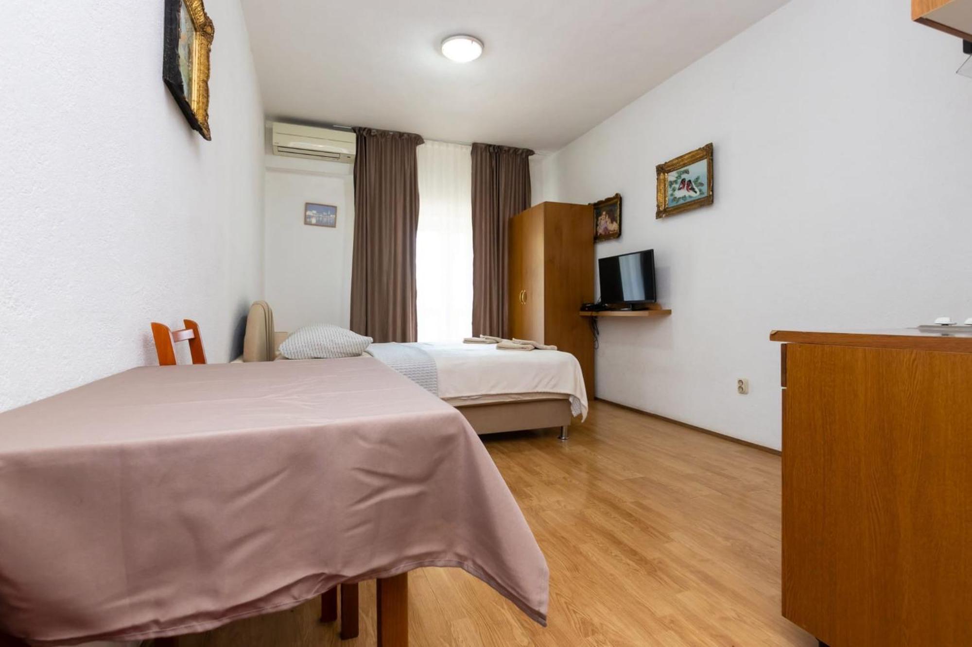 Apartments Dino Kastela Bagian luar foto