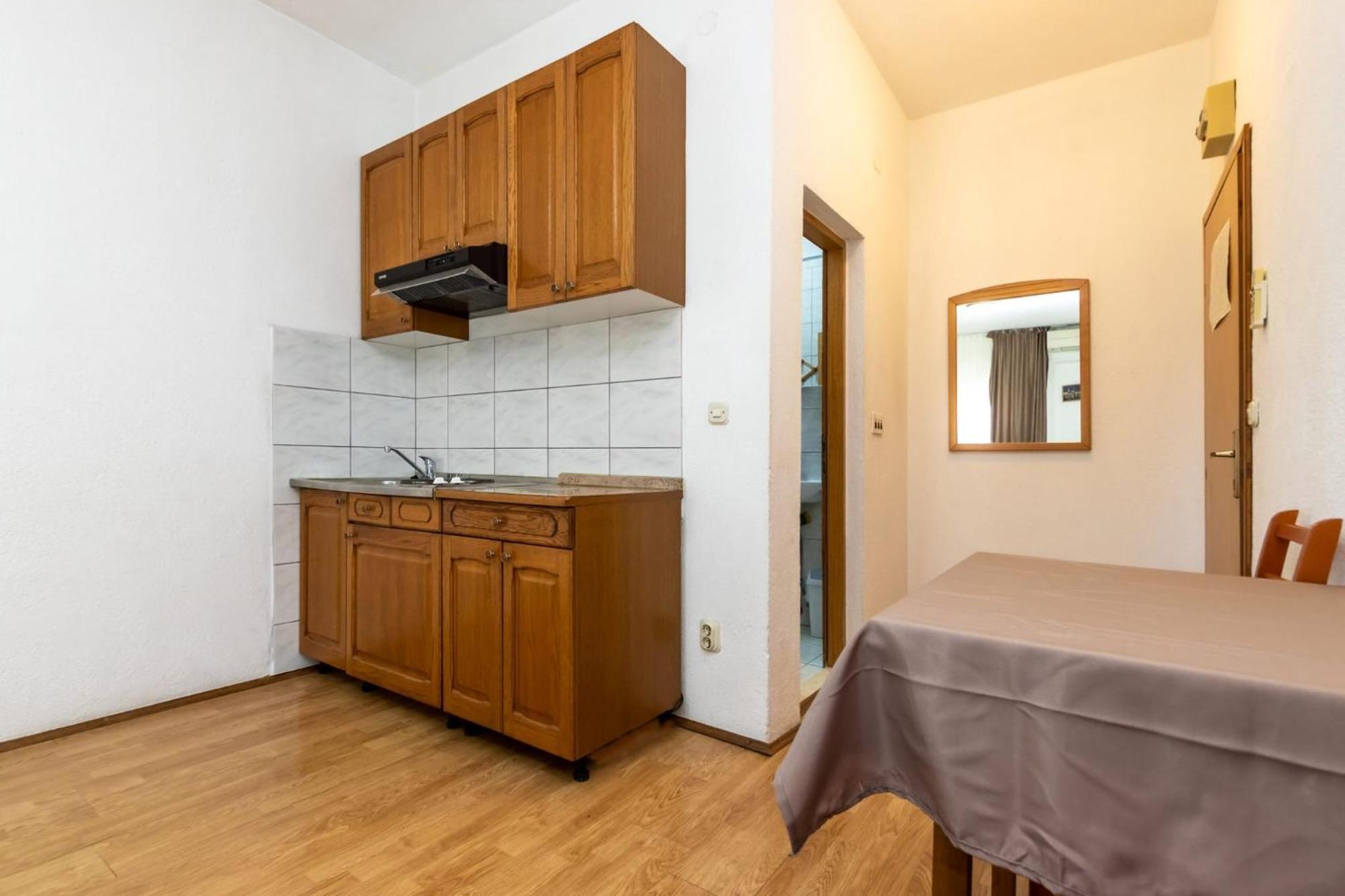 Apartments Dino Kastela Bagian luar foto