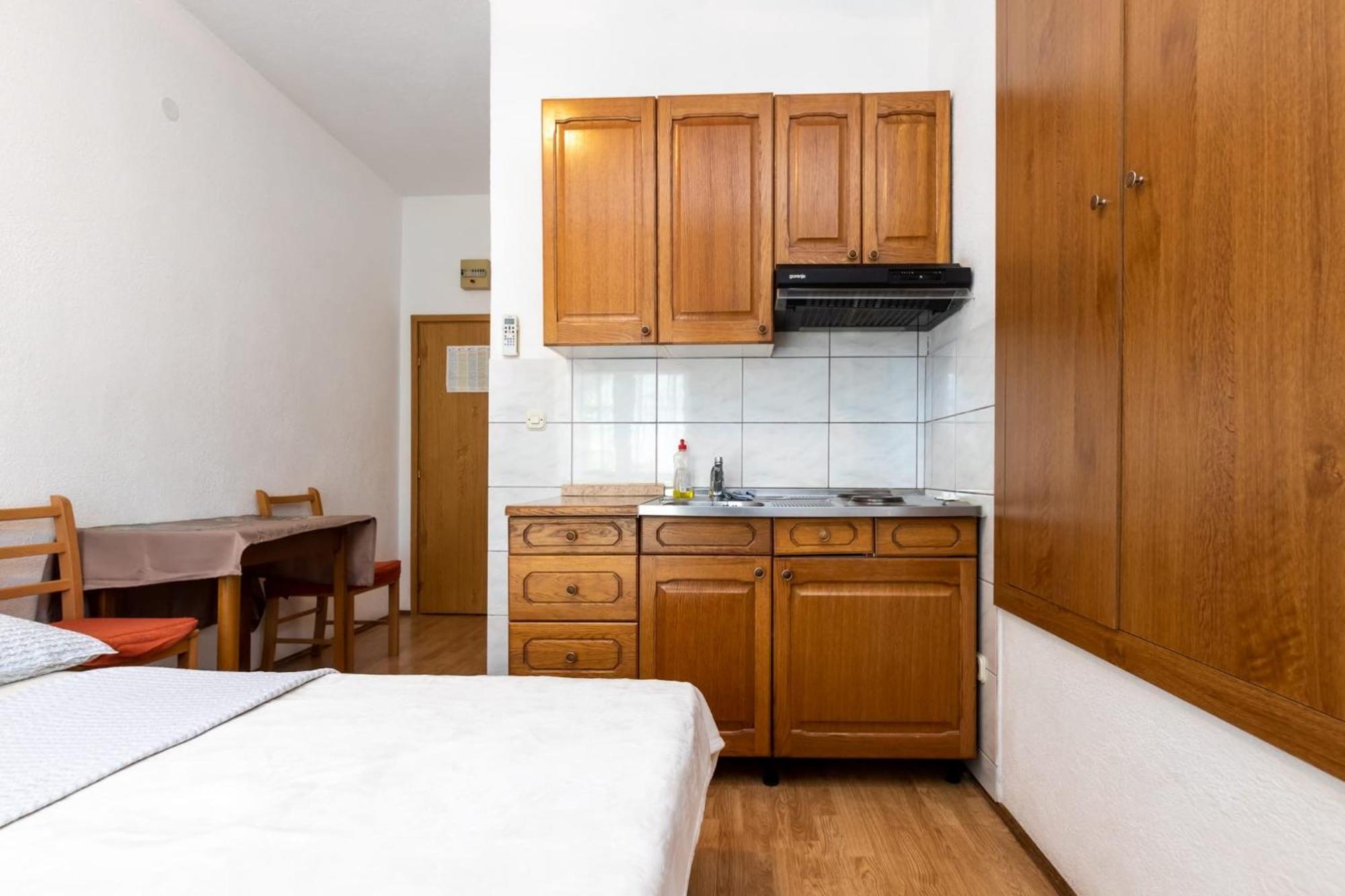Apartments Dino Kastela Bagian luar foto