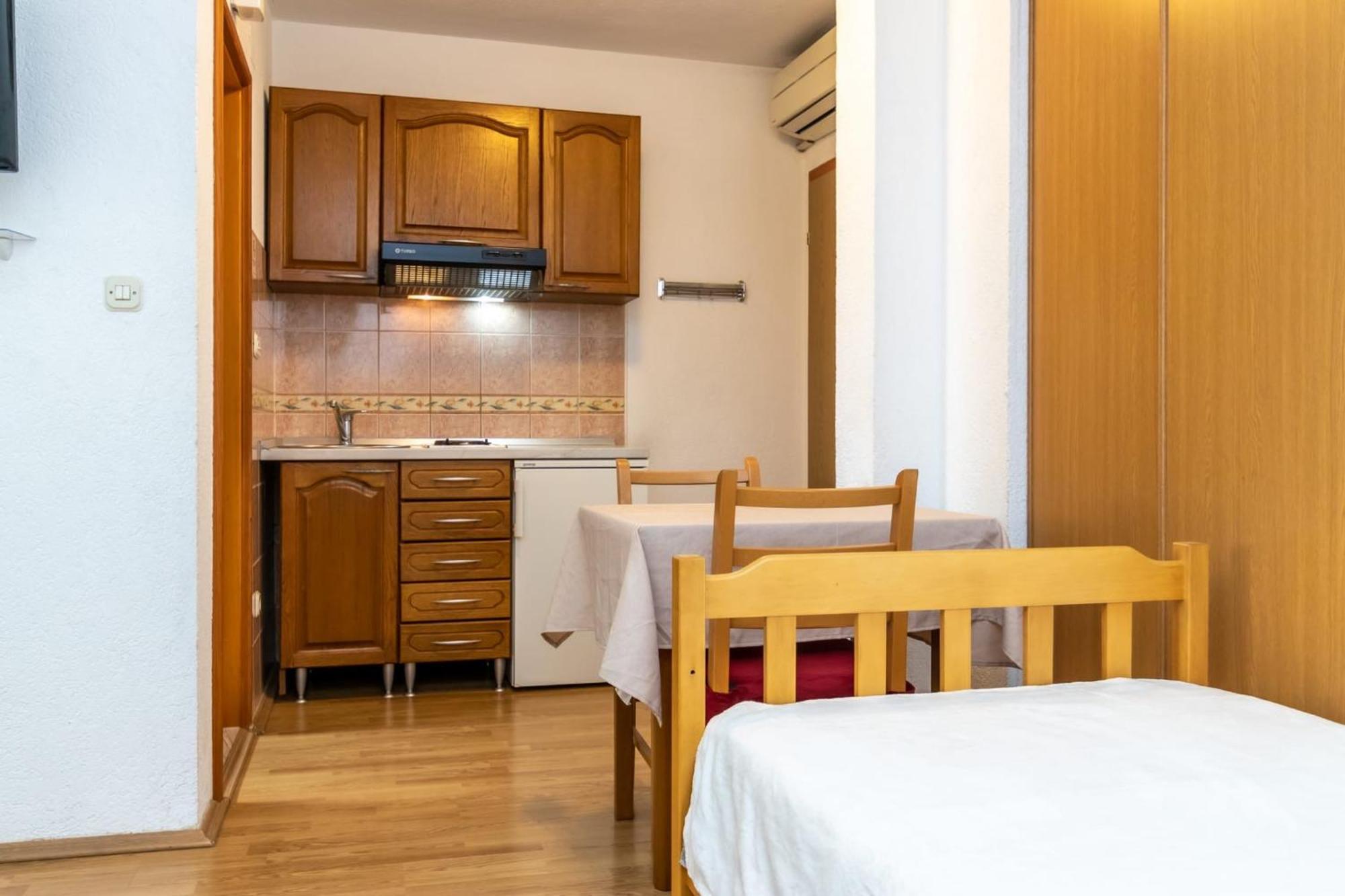 Apartments Dino Kastela Bagian luar foto